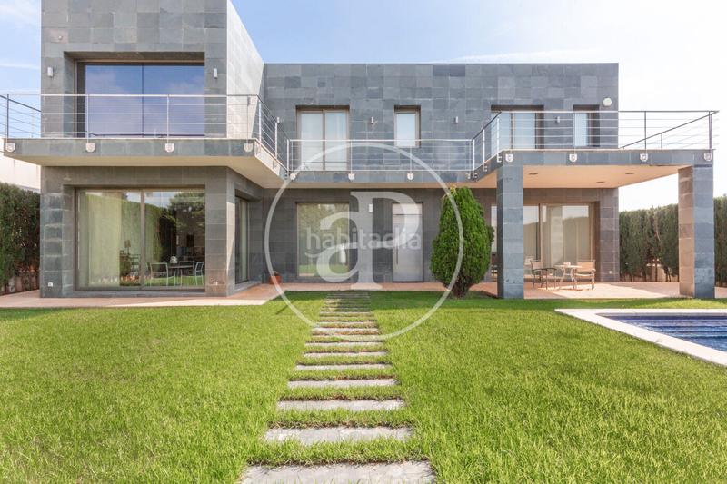 Foto 4edc8341-39ed-4dc1-ae9f-d6ea71fbd173. Casa amb calefacció aparcament piscina a Playa Burriana