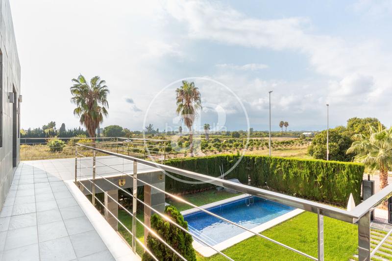 Foto 6803eb21-90d8-4c5f-b2e6-6f1d3c7a7351. Casa amb calefacció aparcament piscina a Playa Burriana