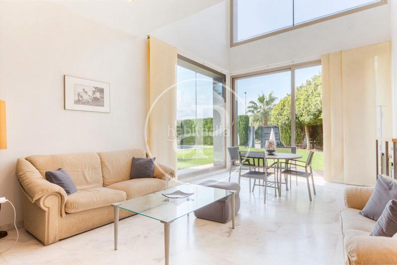 Foto a1f1ee2f-c256-4cf9-8cfe-cf74fe11baeb. Casa amb calefacció aparcament piscina a Playa Burriana