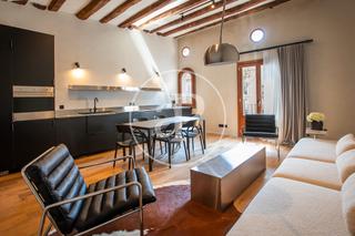 Flat  Carrer de sant pau. Piso en venta al lado del mercado de sant antoni