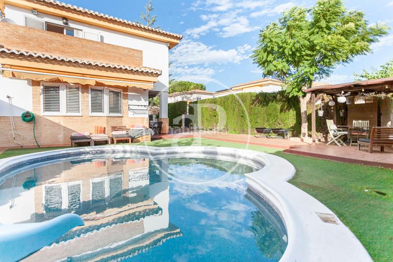 Foto 90445f82-6e55-491d-bed2-688e4bb90897. Haus mit heizung parking pool in La Cañada Paterna