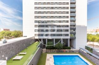 Pis  Av. de fernando abril martorel. Piso en venta en quatre carreres