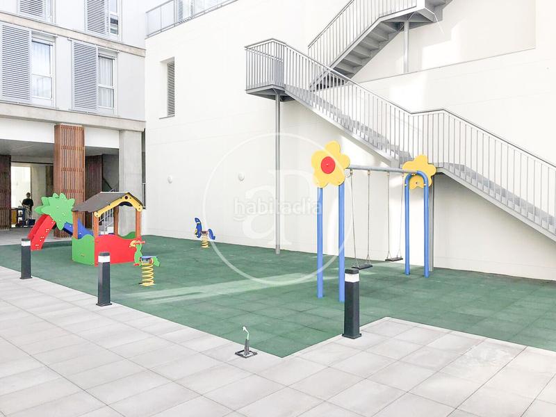 Foto e57d014e-a67a-4d1c-8598-fd1d3ab22141. Pis amb calefacció aparcament a Malilla Valencia