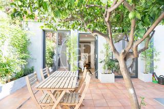 Casa bifamiliare in Sants. Casa en venta en la calle jocs florals