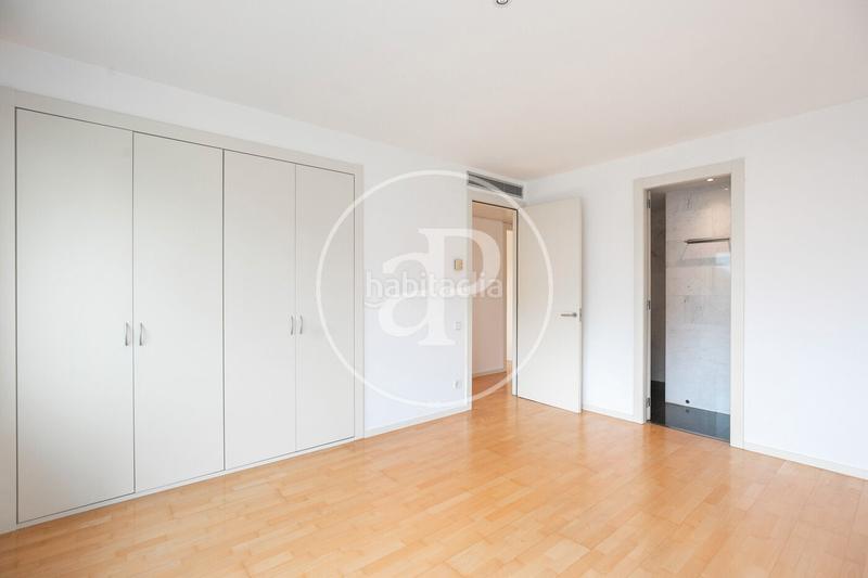 Foto 6a67ae06-1c88-437f-9403-7d9fbe8f1aa2. Rent flat with heating parking in Tres Torres Barcelona