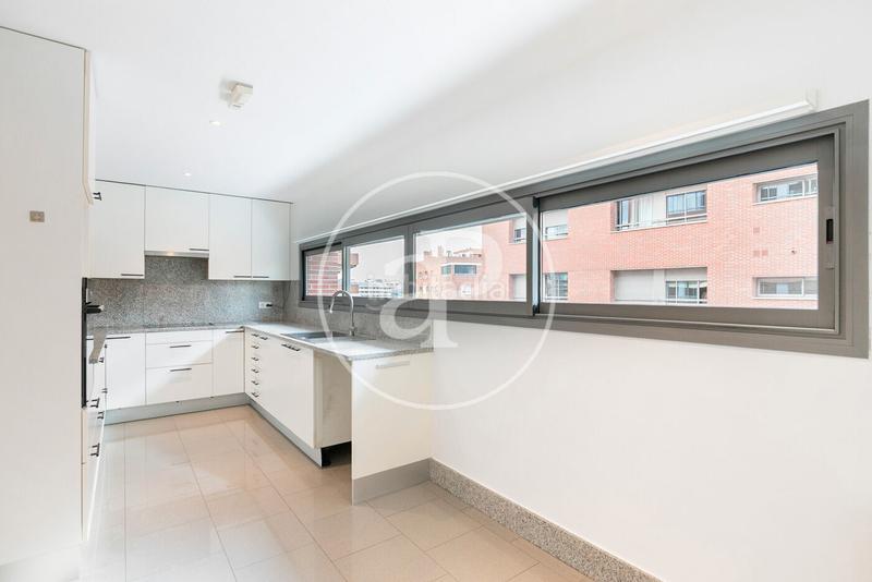 Foto e195c87d-f1c1-498b-bc7c-1e7e66fe82e5. Rent flat with heating parking in Tres Torres Barcelona