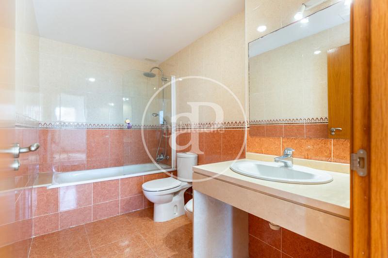 Foto e5fcb1ed-1315-449f-9962-299837ad8331. Rent flat with heating parking pool in Valterna Paterna