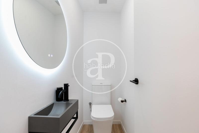 Foto 1610dc51-ef8b-4f64-9789-6a52b6389afa. Casa con riscaldamento parcheggio piscina in La Miranda Esplugues de Llobregat