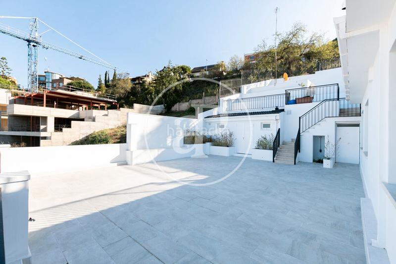 Foto 23287a67-b8bb-466e-9123-e46656751b86. Casa con riscaldamento parcheggio piscina in La Miranda Esplugues de Llobregat