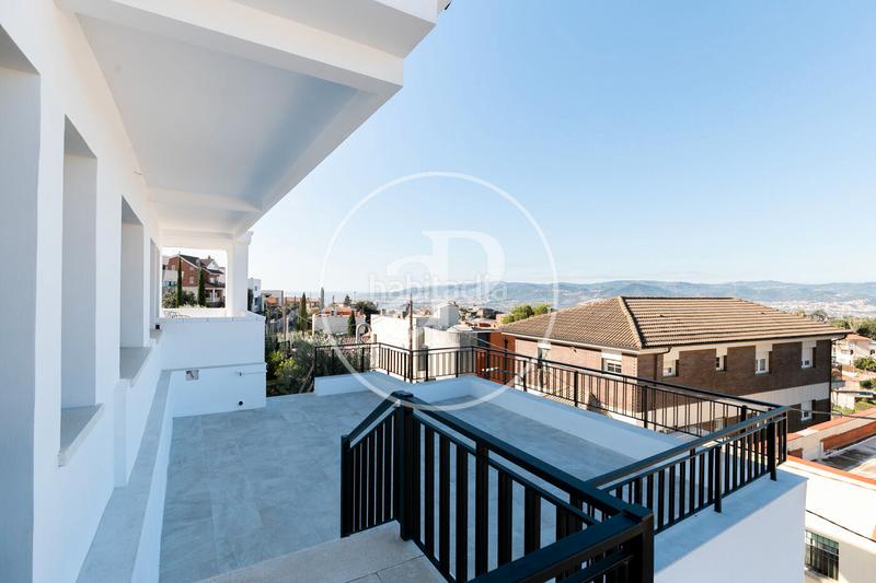 Foto 2729c8ec-c735-40f6-b4b2-f423cab26133. Casa con riscaldamento parcheggio piscina in La Miranda Esplugues de Llobregat