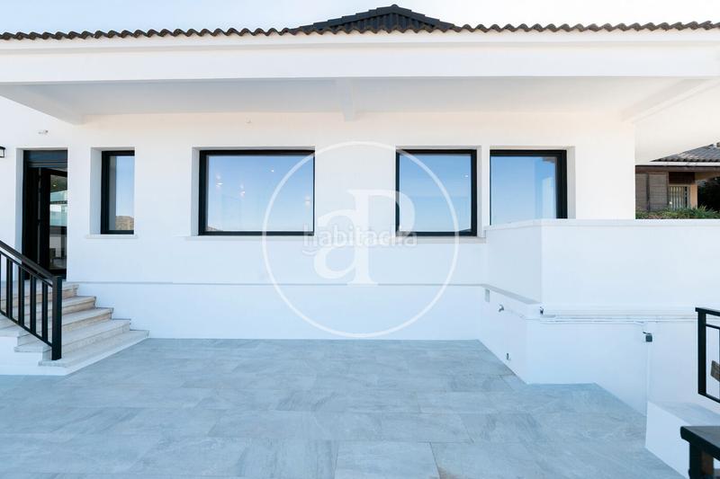 Foto 4ac26966-66e6-42bd-99c5-5be79c3d2c6f. Casa con riscaldamento parcheggio piscina in La Miranda Esplugues de Llobregat