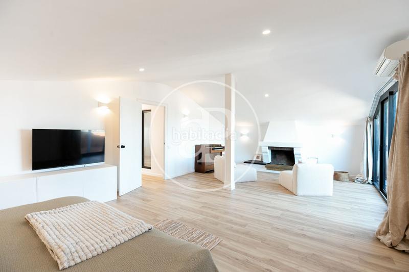 Foto 5e03a9a6-60f5-4d04-8a6a-2807ffaf7ed9. Casa con riscaldamento parcheggio piscina in La Miranda Esplugues de Llobregat