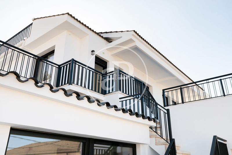 Foto 65646f76-c354-4d65-b70d-5df9b62ae468. Casa con riscaldamento parcheggio piscina in La Miranda Esplugues de Llobregat