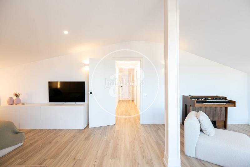 Foto 789c4d01-1215-4a5c-bad3-b1883013ce70. Casa con riscaldamento parcheggio piscina in La Miranda Esplugues de Llobregat