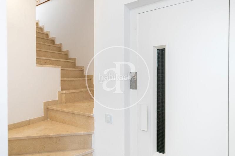 Foto 7db4c64b-f578-42dd-96f7-acf00509e686. Casa con riscaldamento parcheggio piscina in La Miranda Esplugues de Llobregat