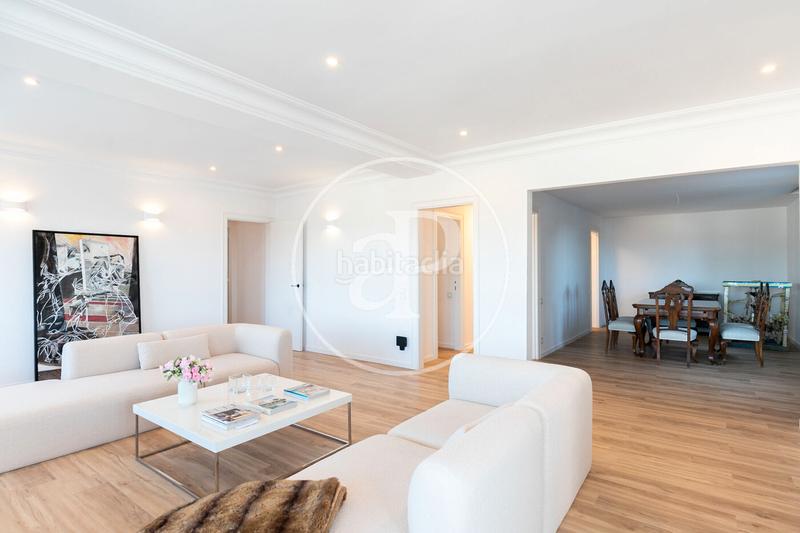 Foto 82c236d8-bcab-466c-b26d-a9dfa3985e52. Casa con riscaldamento parcheggio piscina in La Miranda Esplugues de Llobregat