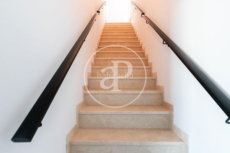 Foto 97e0fdee-aad5-46aa-8272-0b59984d2e42. Casa con riscaldamento parcheggio piscina in La Miranda Esplugues de Llobregat