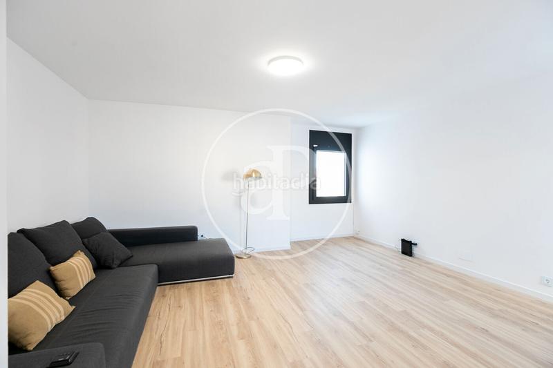 Foto 9cb5055d-ad57-4fac-8c66-b1bb27506768. Casa con riscaldamento parcheggio piscina in La Miranda Esplugues de Llobregat