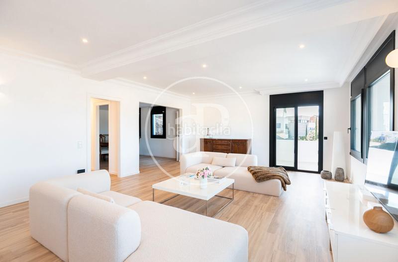 Foto ae3b3b73-4f0a-46a2-9cfa-650821f09419. Casa con riscaldamento parcheggio piscina in La Miranda Esplugues de Llobregat