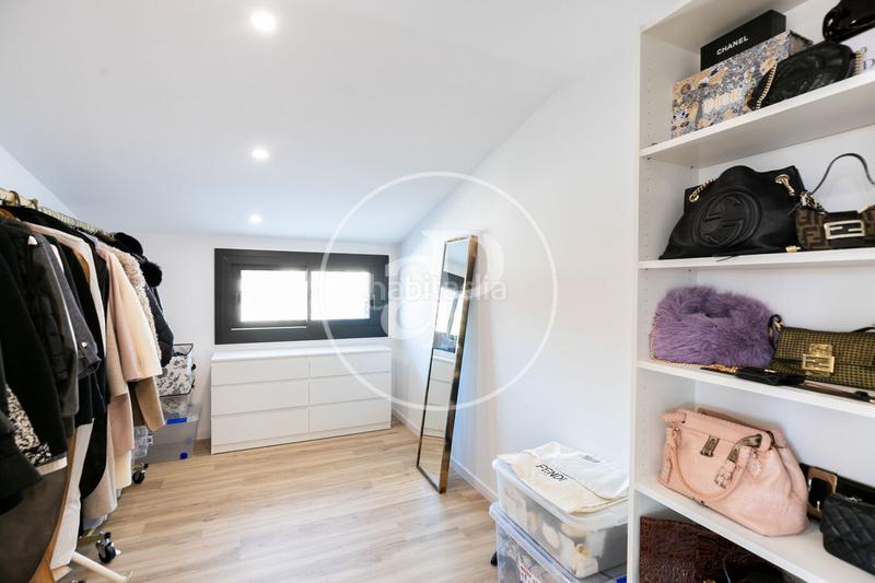 Foto b0ed69fc-76f6-4e10-ad0a-c55f9abddb47. Casa con riscaldamento parcheggio piscina in La Miranda Esplugues de Llobregat