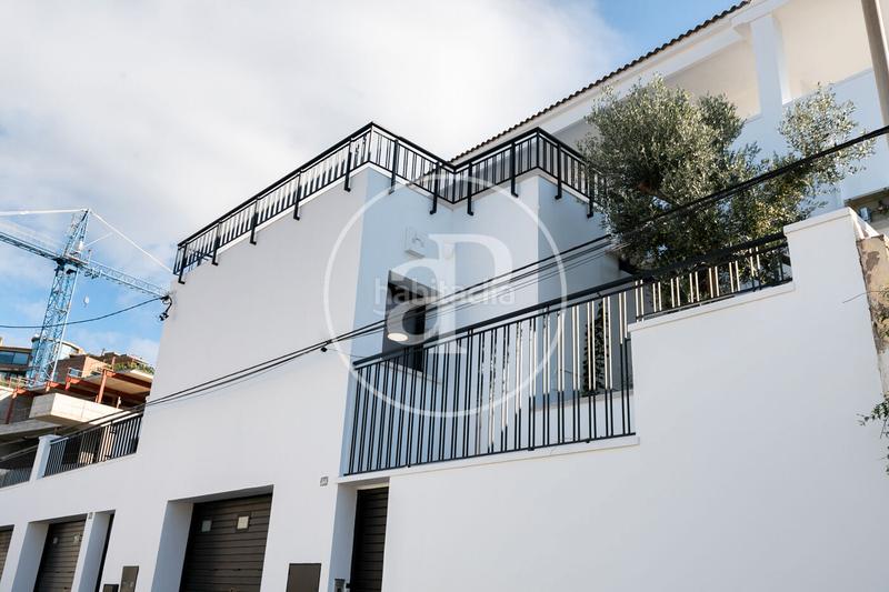 Foto b17e237f-dead-4777-afc7-c0230040ff6b. Casa con riscaldamento parcheggio piscina in La Miranda Esplugues de Llobregat