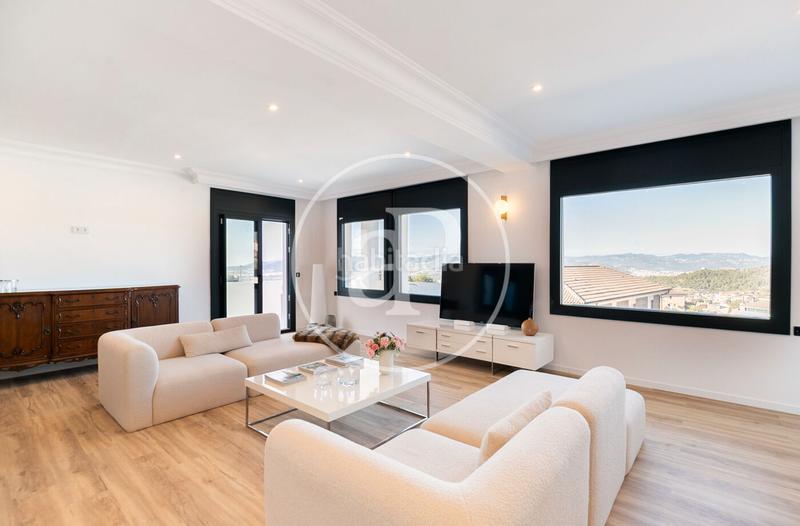 Foto b4dc481b-7f45-458d-9c24-8160a729d20f. Casa con riscaldamento parcheggio piscina in La Miranda Esplugues de Llobregat