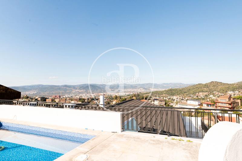 Foto bf4f468d-521b-42fa-b140-314293695c1a. Casa con riscaldamento parcheggio piscina in La Miranda Esplugues de Llobregat