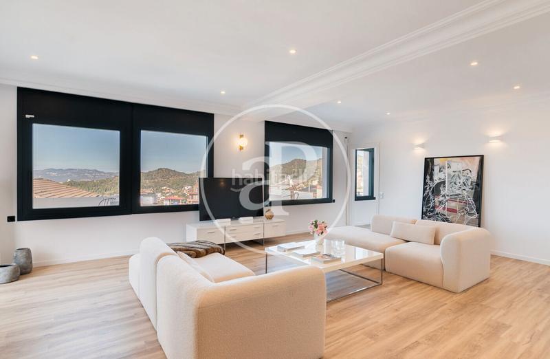 Foto d25b31d9-2fe0-4b92-8b78-0a9830d9a585. Casa con riscaldamento parcheggio piscina in La Miranda Esplugues de Llobregat