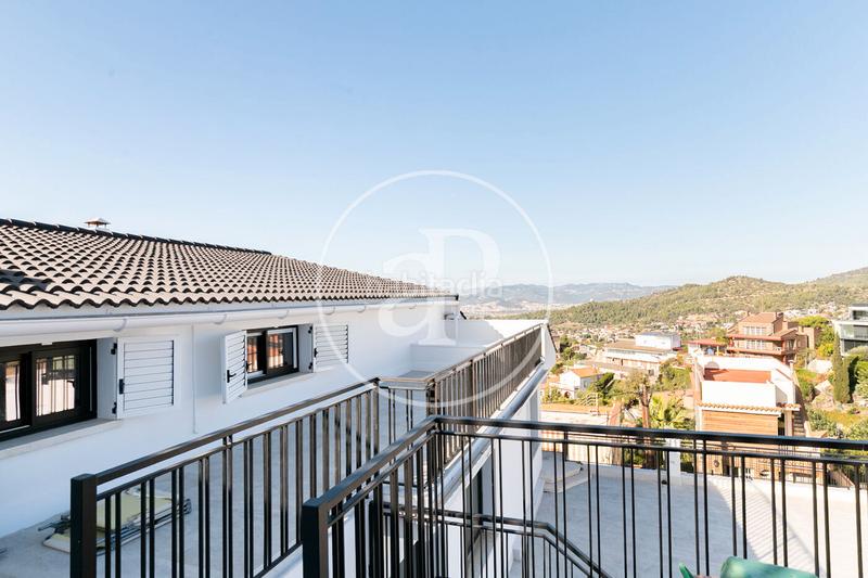 Foto d97b6cbf-b8bd-4da5-865b-e5eedf8f4e4c. Casa con riscaldamento parcheggio piscina in La Miranda Esplugues de Llobregat