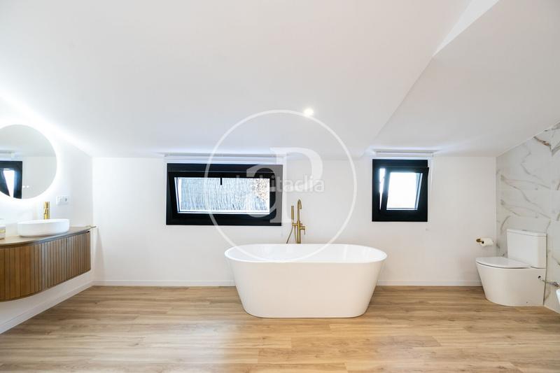 Foto da9b4fed-f988-4072-a785-504ec8c190f8. Casa con riscaldamento parcheggio piscina in La Miranda Esplugues de Llobregat