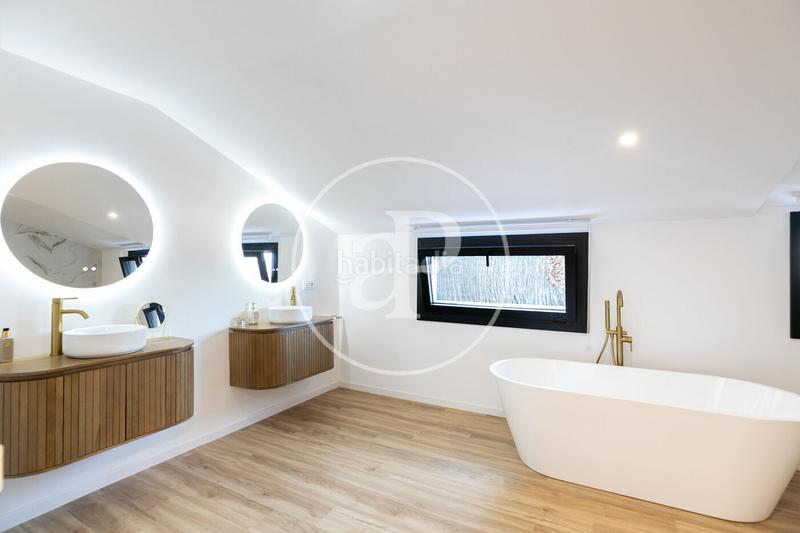 Foto ea16b754-6383-4428-8410-cb2ae680193d. Casa con riscaldamento parcheggio piscina in La Miranda Esplugues de Llobregat