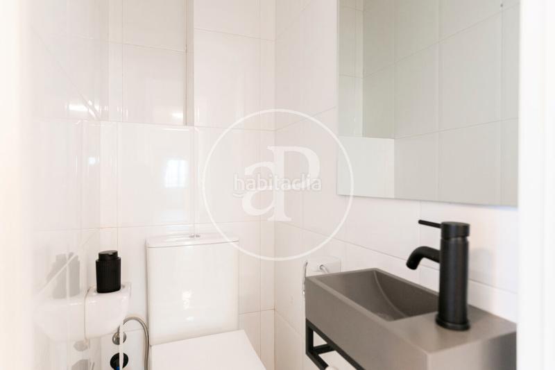 Foto fcb45c05-ff1d-4afe-a861-8f57fb13aa58. Casa con riscaldamento parcheggio piscina in La Miranda Esplugues de Llobregat