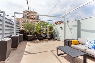 Rent Penthouse  Carrer del periodista azzati. Ático en alquiler en ciutat vella
