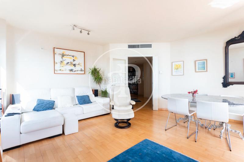 Foto e1cc4bd7-aa4d-4141-b56a-6bb148065df7. Affitto appartamento con riscaldamento parcheggio piscina in Barcelona