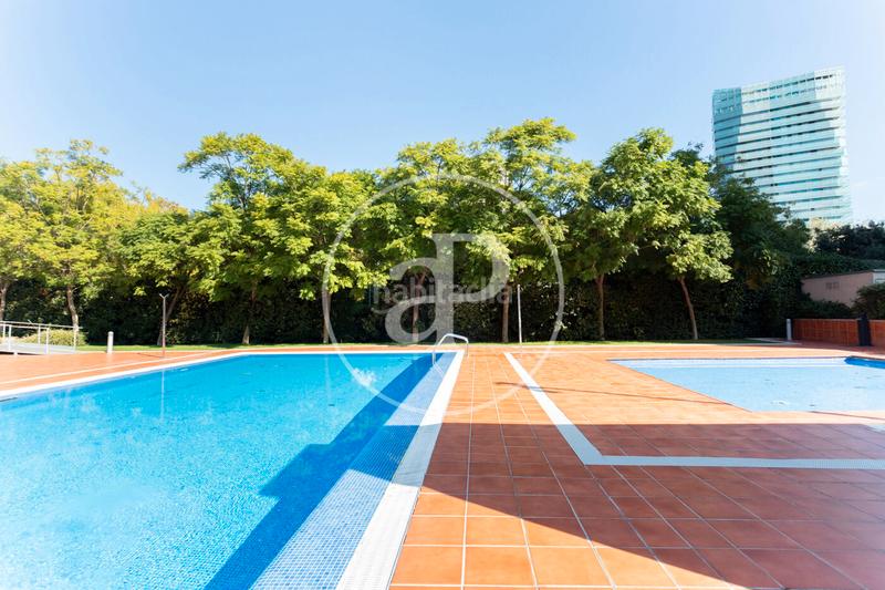 Foto 4ebf2293-ec5b-467e-bb5f-2910c0bb438f. Location appartement avec chauffage parking piscine dans Barcelona