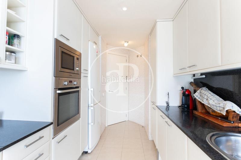 Foto 8000e4f4-493a-45de-b0fd-2c98bcb1d452. Location appartement avec chauffage parking piscine dans Barcelona