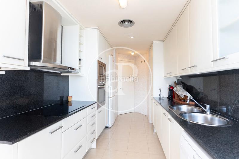 Foto a8017899-f3c1-415a-97ac-27b119cee0e7. Location appartement avec chauffage parking piscine dans Barcelona