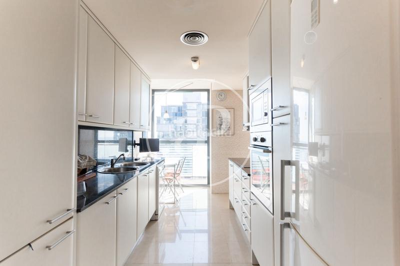 Foto dd7f19d7-3f87-4eb4-97a5-74720efe337b. Rent flat with heating parking pool in Diagonal Mar i el Front Marítim del Poblenou Barcelona