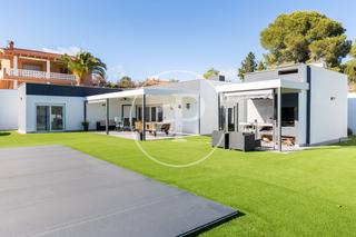 Maison à Catadau. Casa independiente en venta en urb lloma molina