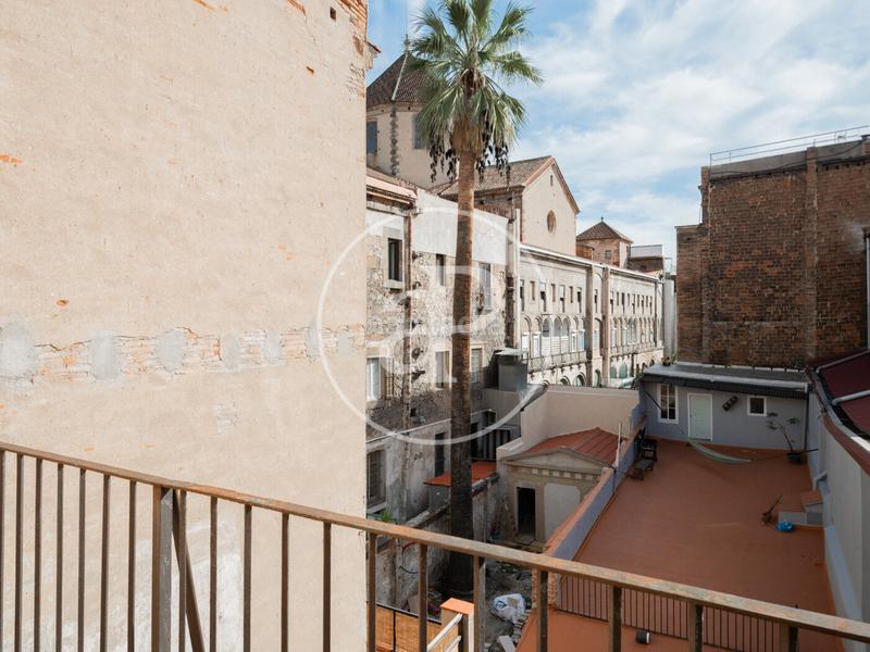 Foto f6be8824-8318-4c0c-bb53-ea8bac75bbbe. Pis amb calefacció a Raval Barcelona