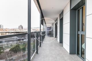 Rent Flat  Carrer d'àlaba. Piso en alquiler en glòries