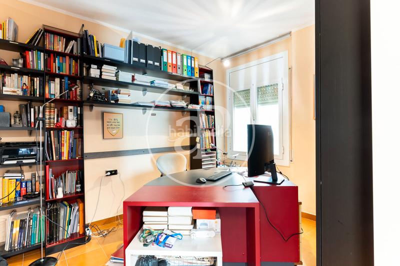 Foto f7a6a37f-a044-4c3d-80e3-54257aee74fa. Flat with heating parking in Centre Sabadell