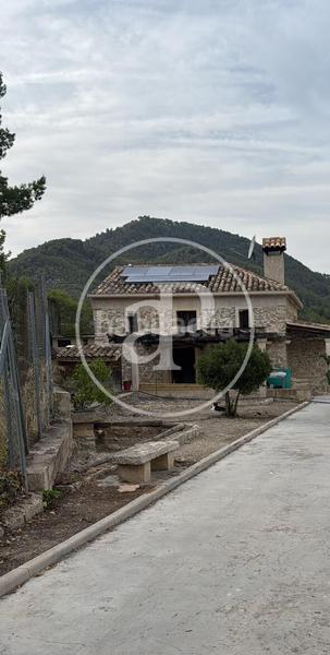 Foto bfb10dd6-5cbf-46ba-a642-5fb232147e75. Casa con parcheggio piscina in Torre de les Maçanes (la)