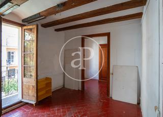 Pis  Carrer de la portaferrissa. Piso en venta en el corazón de barcelona