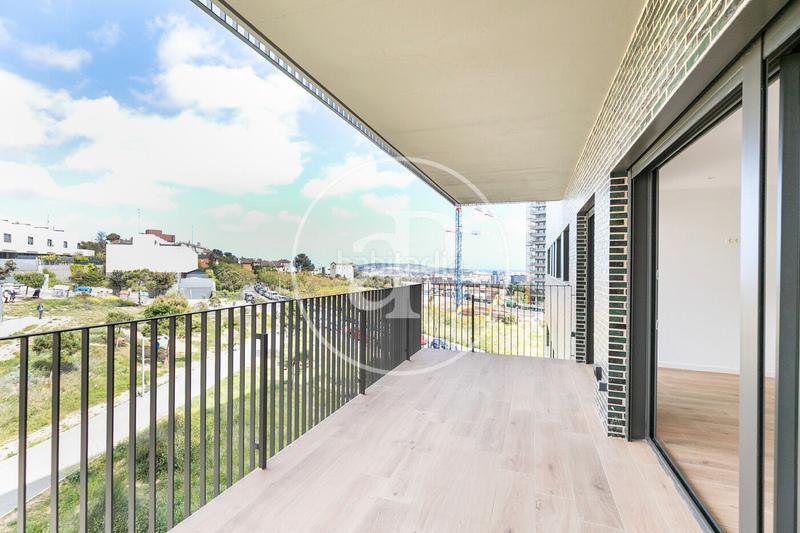 Foto 8d06ff31-1e64-4ed0-bb48-22755694b3e0. Miete etagenwohnung mit heizung parking pool in Finestrelles Esplugues de Llobregat