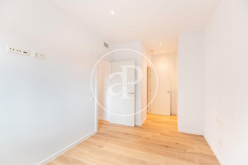 Foto 0c803354-3579-46eb-aebb-5a4181748e30. Rent flat with heating parking pool in Finestrelles Esplugues de Llobregat