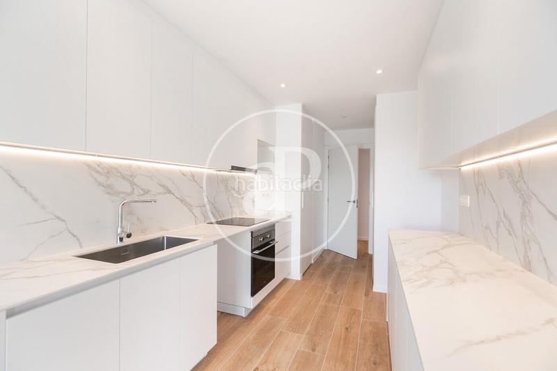 Foto 130822b3-77f9-4bfa-8e71-62dcba01d5b7. Rent flat with heating parking pool in Finestrelles Esplugues de Llobregat