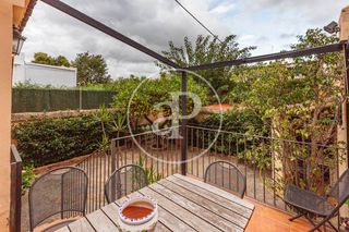 Casa aparellada a Casas Verdes - Ermita. Casa independiente en venta en el centro de godella