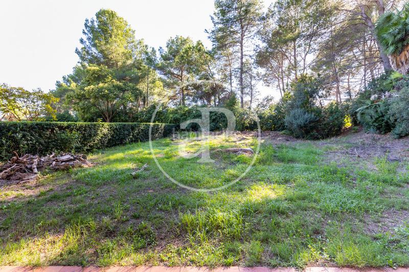 Foto b3408e53-7a02-4945-aa0d-73b9820ff450. Terreny residencial a Bellaterra