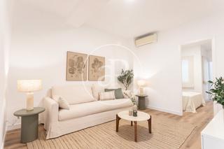 Rent Flat  Carrer de pau claris. Piso en alquiler en pau claris